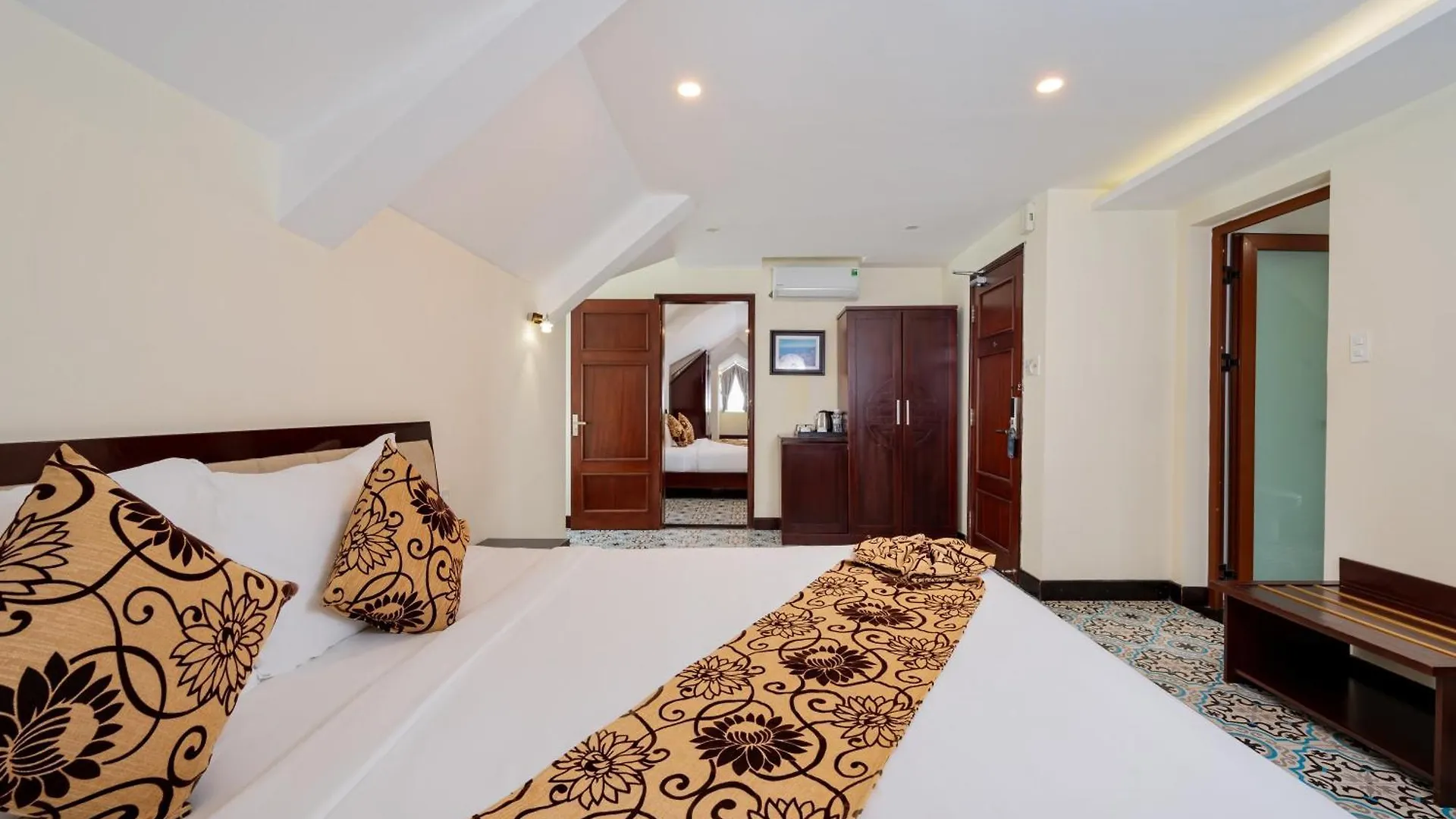 Hoi An Canal House Riverside By Haviland