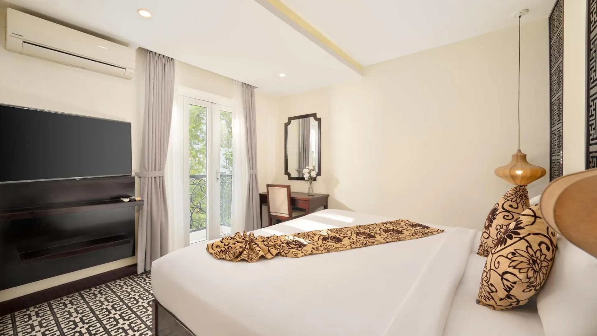 Hoi An Canal House Riverside By Haviland